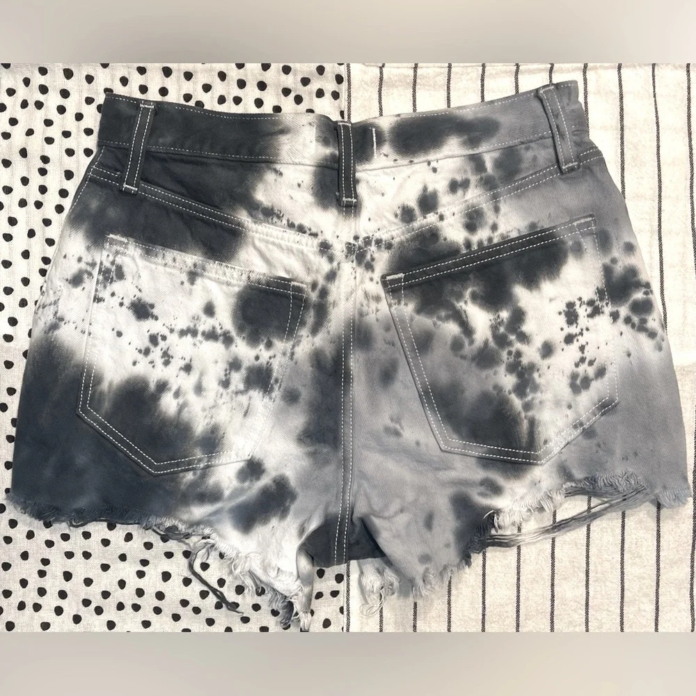 Abercrombie & Fitch GREY BLEACHED ANNIE HIGH RISE SHORT Size 26 / 2 - Picture 2 of 7